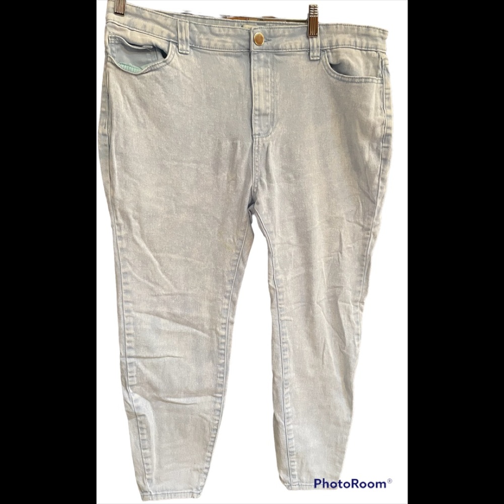 Forever 21 light wash skinny jeans